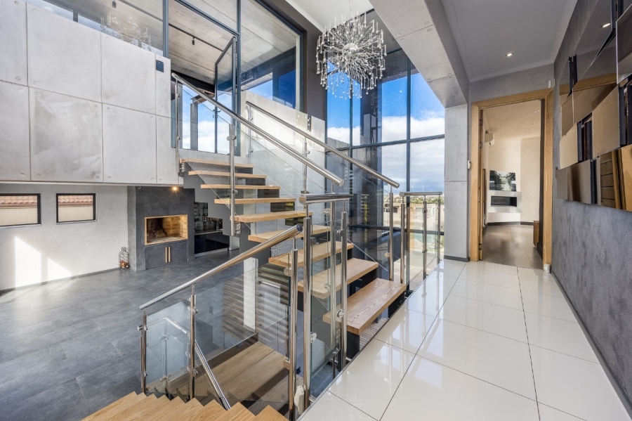 5 Bedroom Property for Sale in Deo Gracia Western Cape